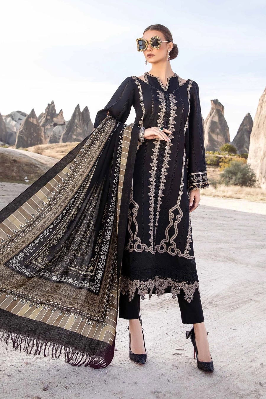 Maria B — 3pc on emb Lawn with Diamond Dopatta image 0